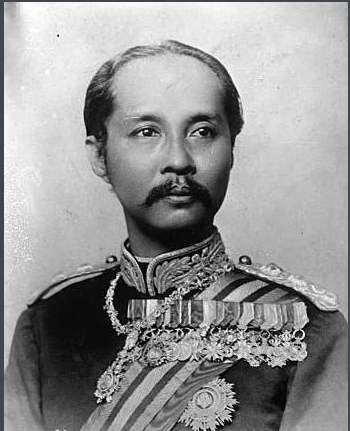 在位42年的大帝,娶了4个同父异母的妹妹,子女多达77个_拉玛