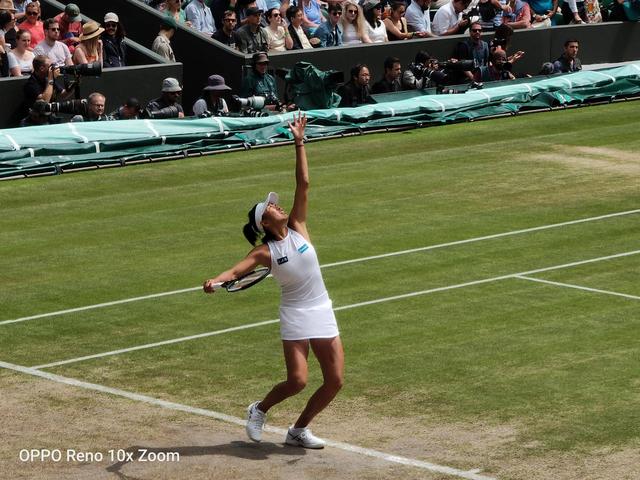 特别是在温网第四轮的8强晋级赛中,张帅对阵乌克兰新星雅斯特雷姆斯卡