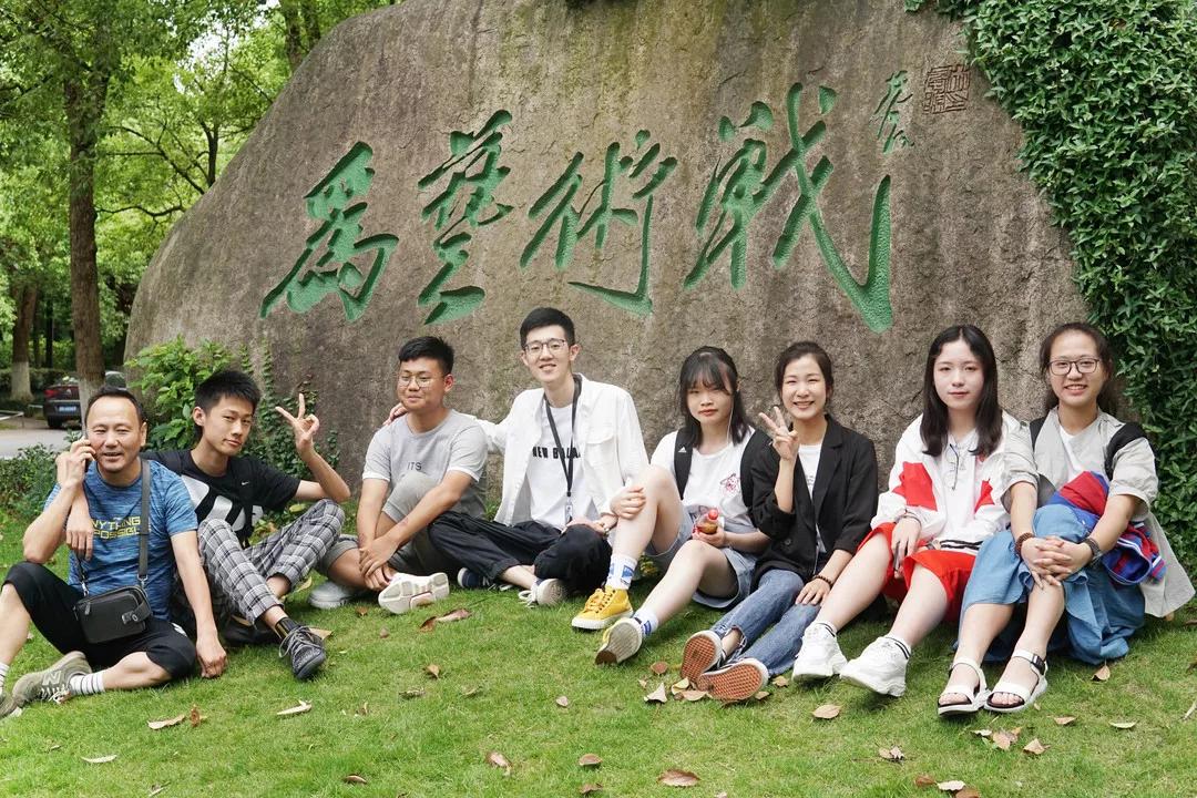 杭州山望画室感谢你们带着贵州山水的温柔与风情横跨千里与我们相遇