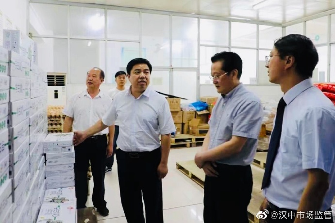 汉中市政府副市长邱仕伟检查调研南郑区龙岗学校食品安全工作