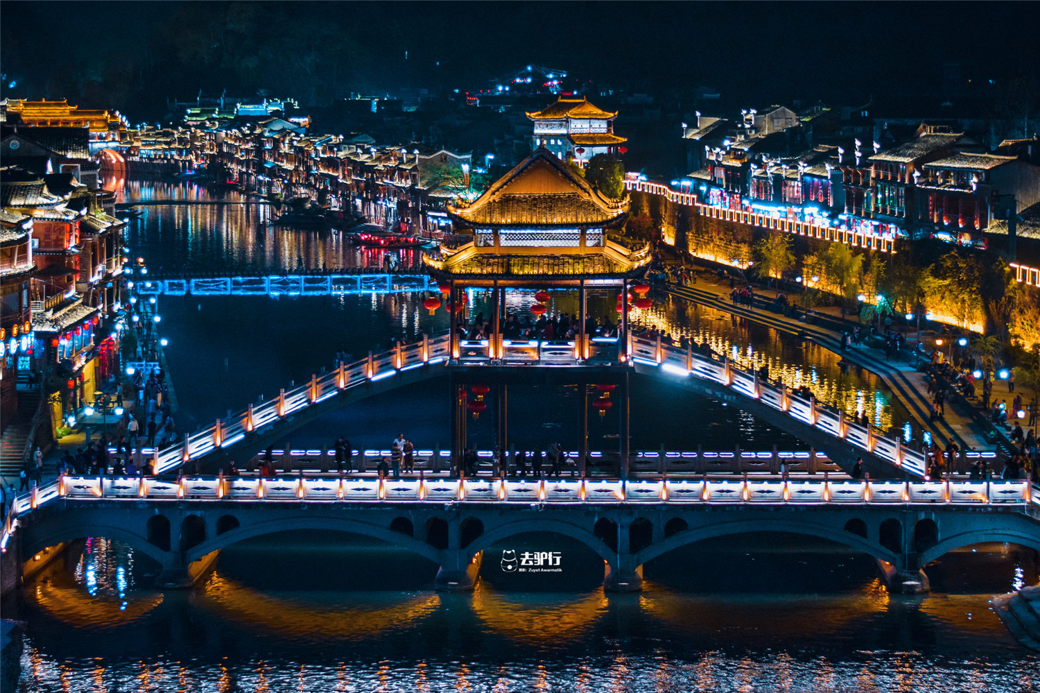 原创我国最美的古城夜色,凤凰古城的晚上,你接触过吗?