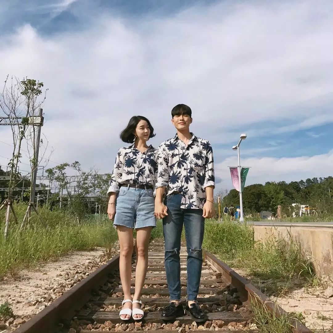 服装搭配男生女生搭配合集情侣装千万别穿一样的像校服真的丑哭了