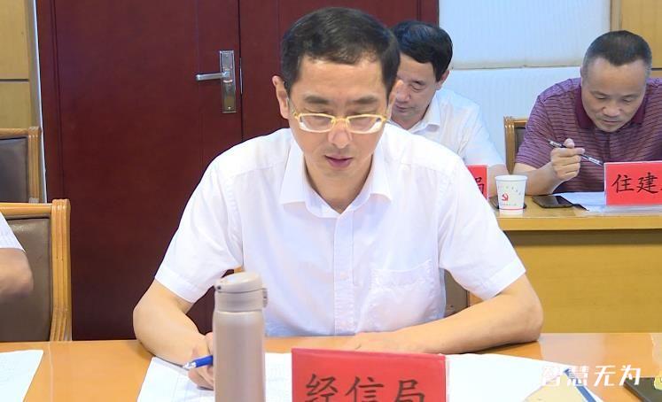 7月11日下午,县委书记奚南山主持召开全县"四送一服"暨"一企一组一策"