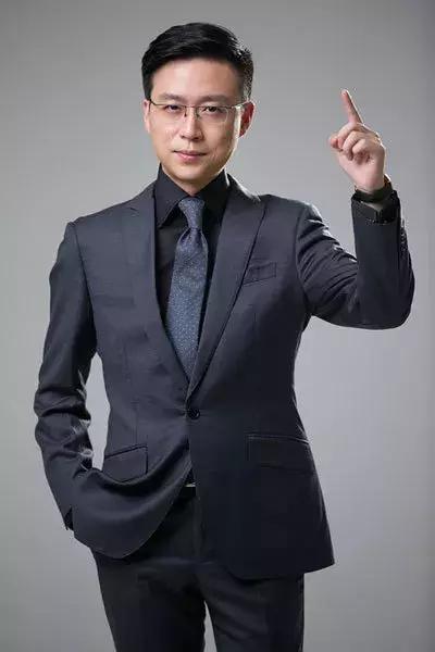 瞧我视频创使人冯岩受邀出席2019世界职业超模大赛四川赛区总决赛评委