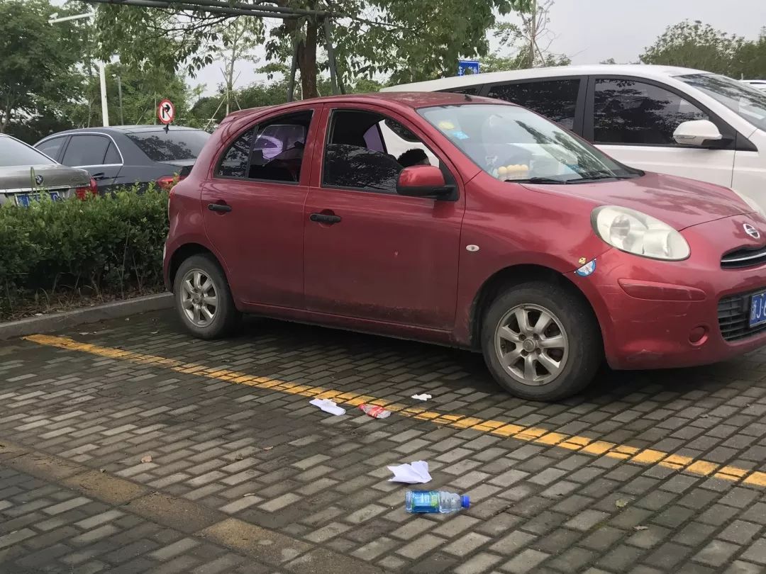 【向陋习宣战 为文明点赞】车窗抛物,抛掉的不仅仅是垃圾