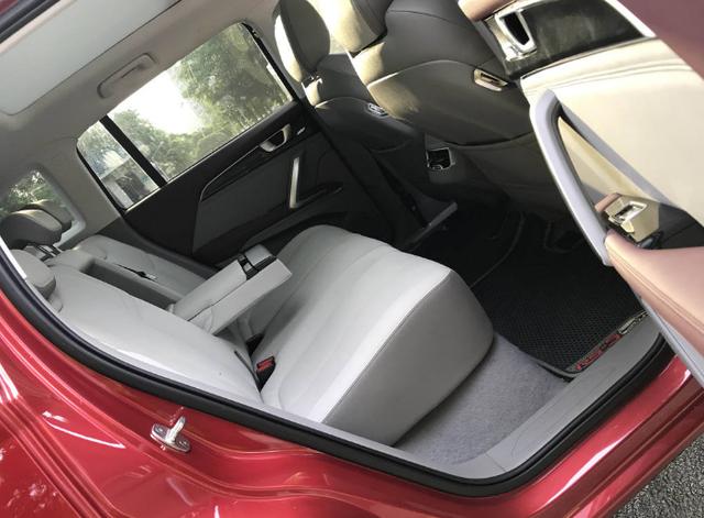 新宝骏rs-5的车内空间也比较充裕,2700mm的轴距,比哈弗h6还多上20mm.