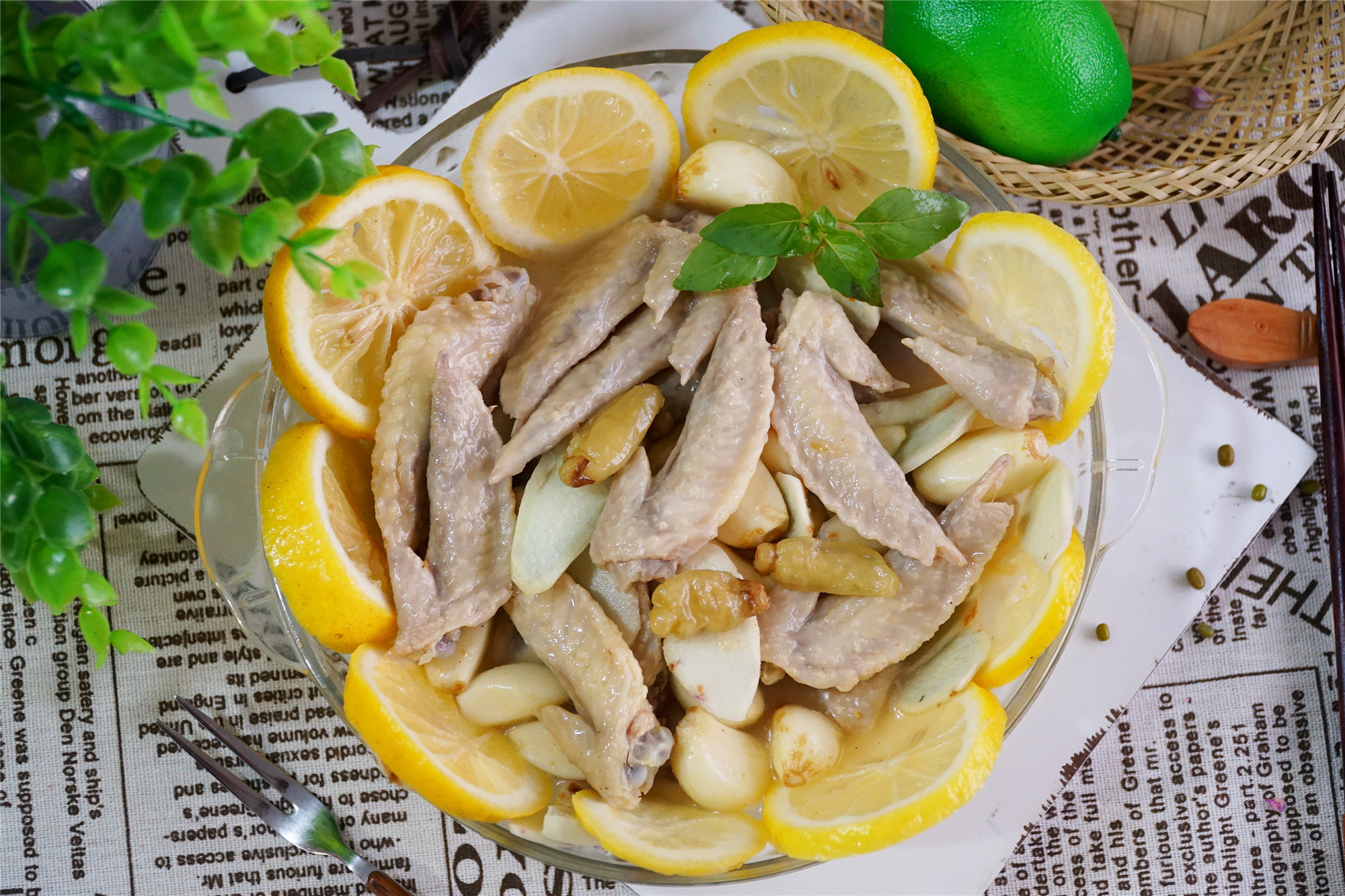 大,放一整个柠檬就不需要再放醋了,而且还自带果香,做出来的泡椒鸡翅