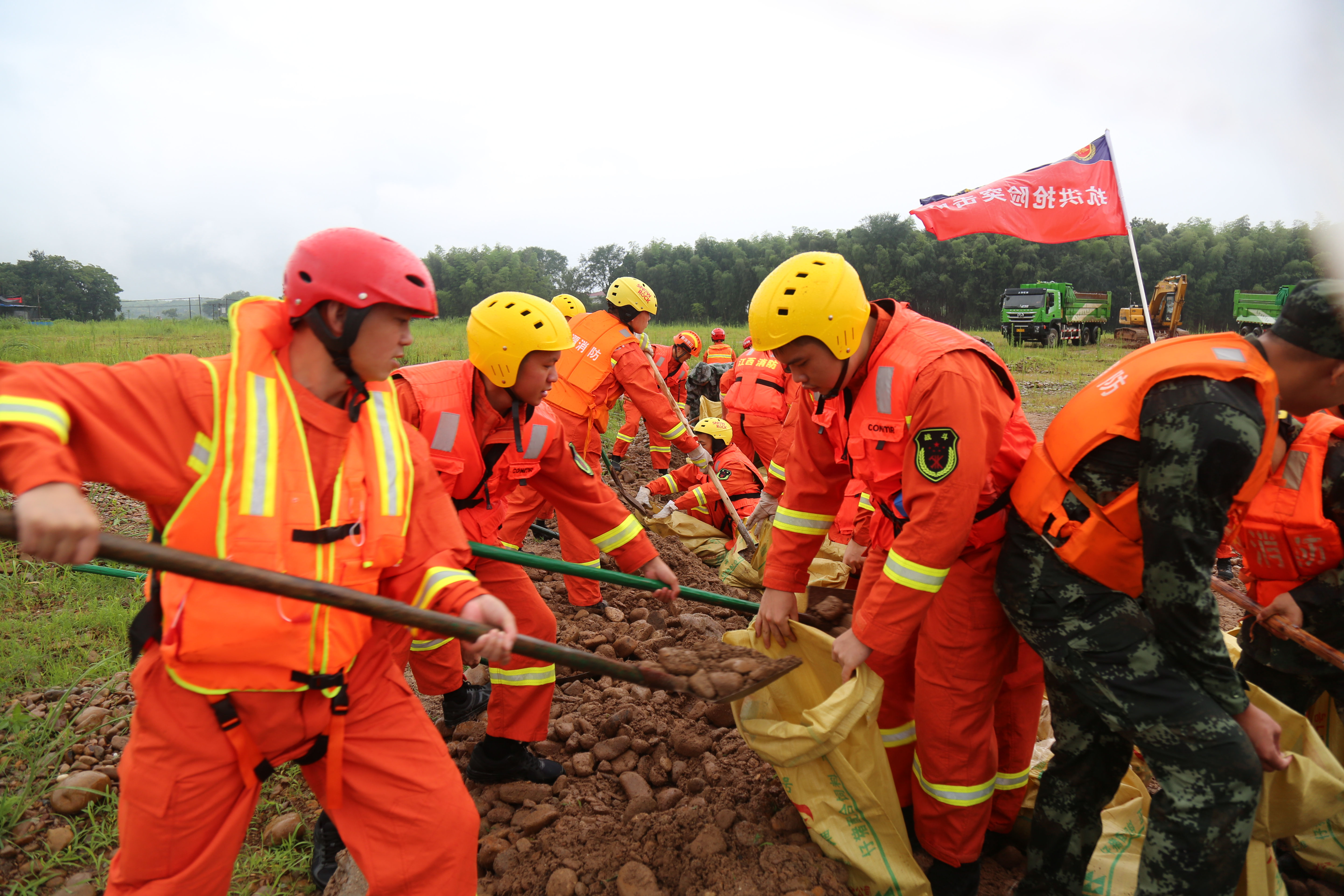全国消防救援队伍参加抗洪抢险2536起营救疏散群众51423人