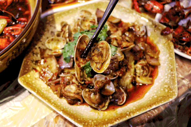 油焖大虾一斤 香辣花甲 爆炒螺丝 凉拌海带丝 凉拌米豆腐 油炸花生米