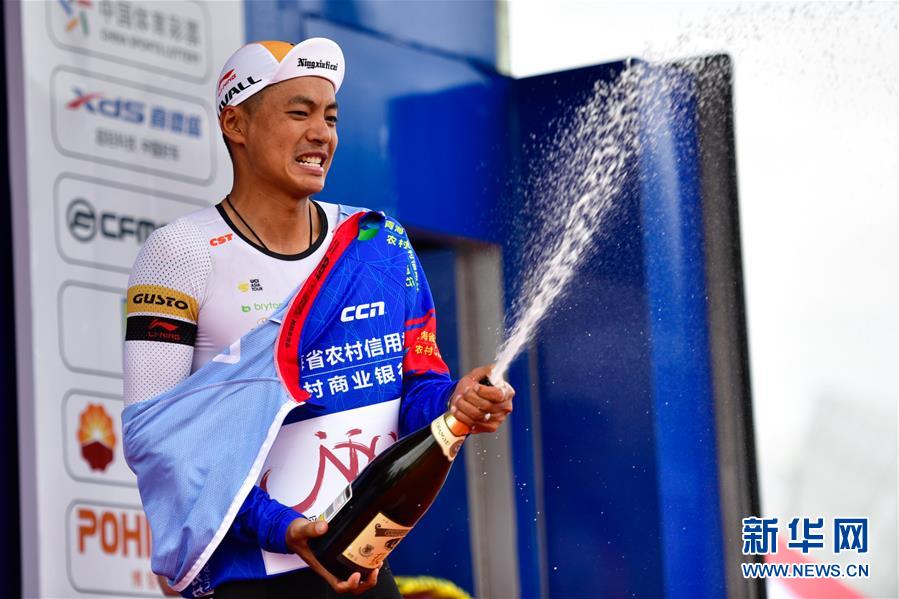 第十八届环青海湖国际公路自行车赛青海海东鸣枪开赛