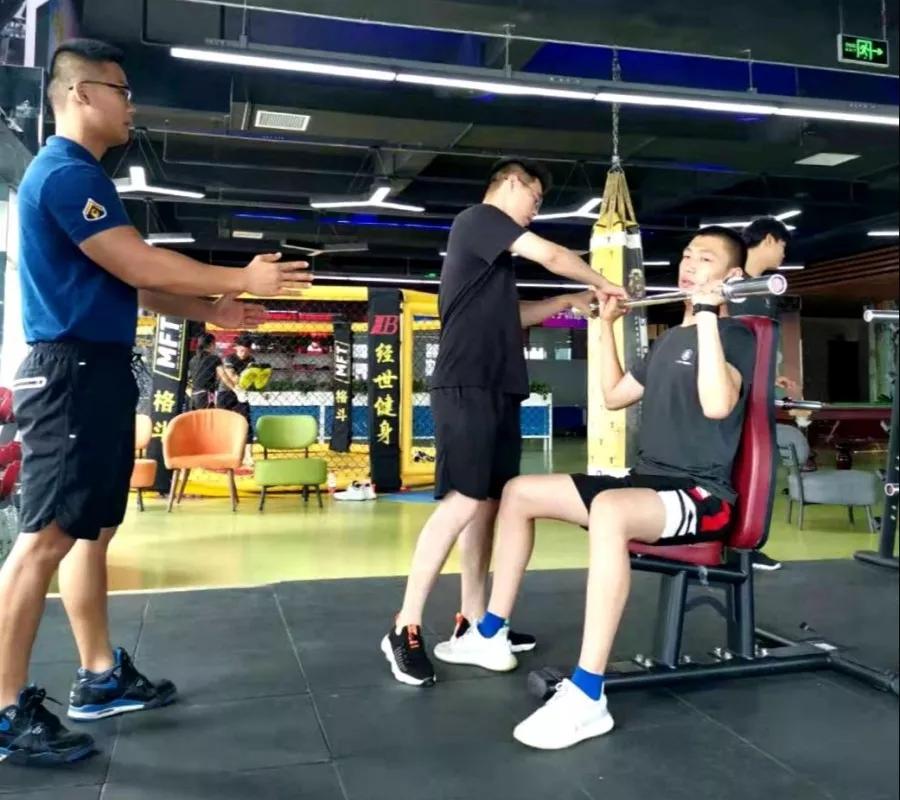 乐体水果趴健身学院学员随记青春无问西东