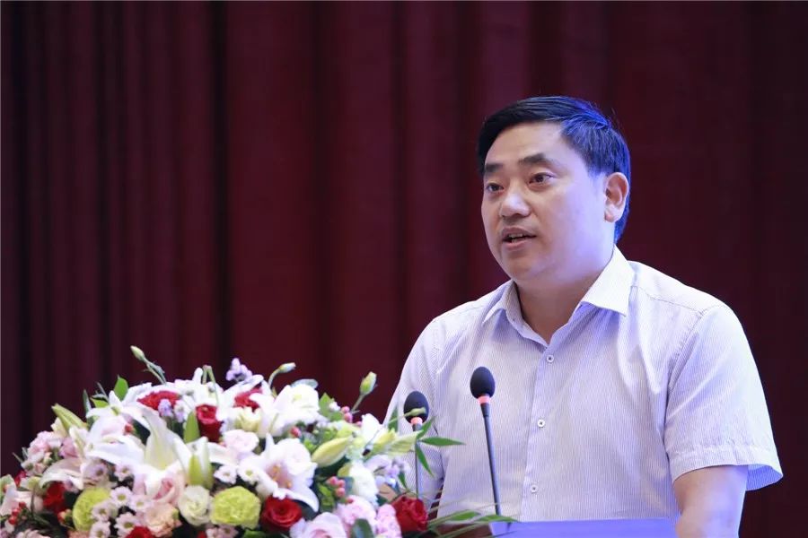 石泉县委常委,常务副县长王仁康宣读宣言与会人员认为这次国际研讨会