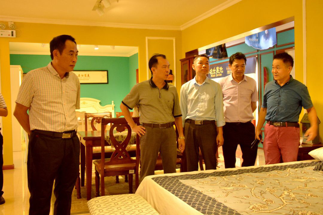 儋州市副市长符巨友到誉品家居考察助推企业高质量发展
