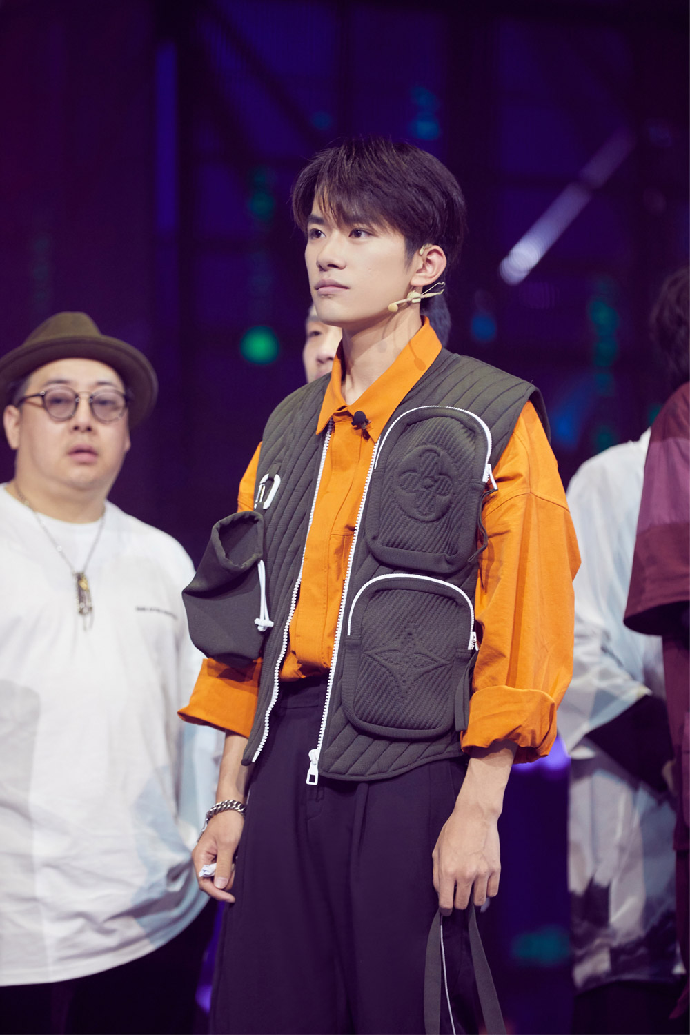 易烊千玺认真观战专业点评真诚用心