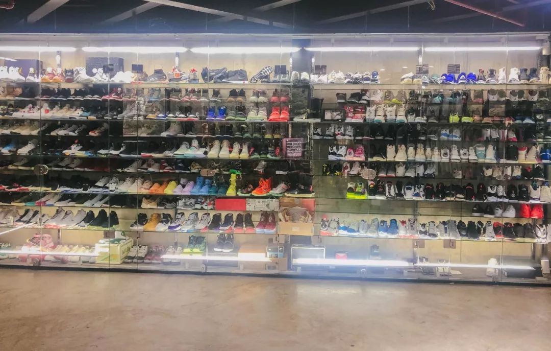 『bt sneaker store』