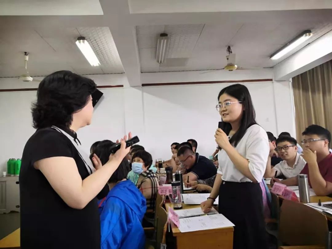 下午,浙江大学mba指定讲师梁飞讲授《高效人际沟通技巧与授课艺术》