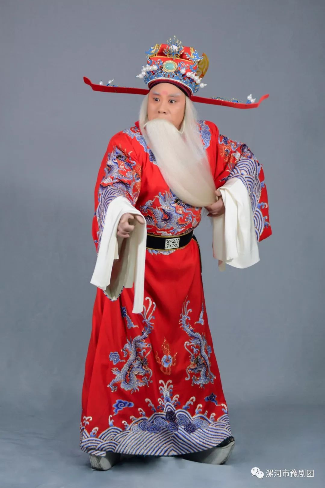 河南省戏剧家协会会员,漯河市剧协副秘书长,师从著名豫剧表演艺术家
