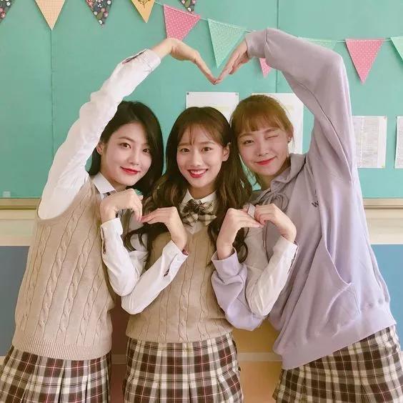 毕业旅行怎么能不拍照学会这些合照pose让你朋友圈点赞翻10倍