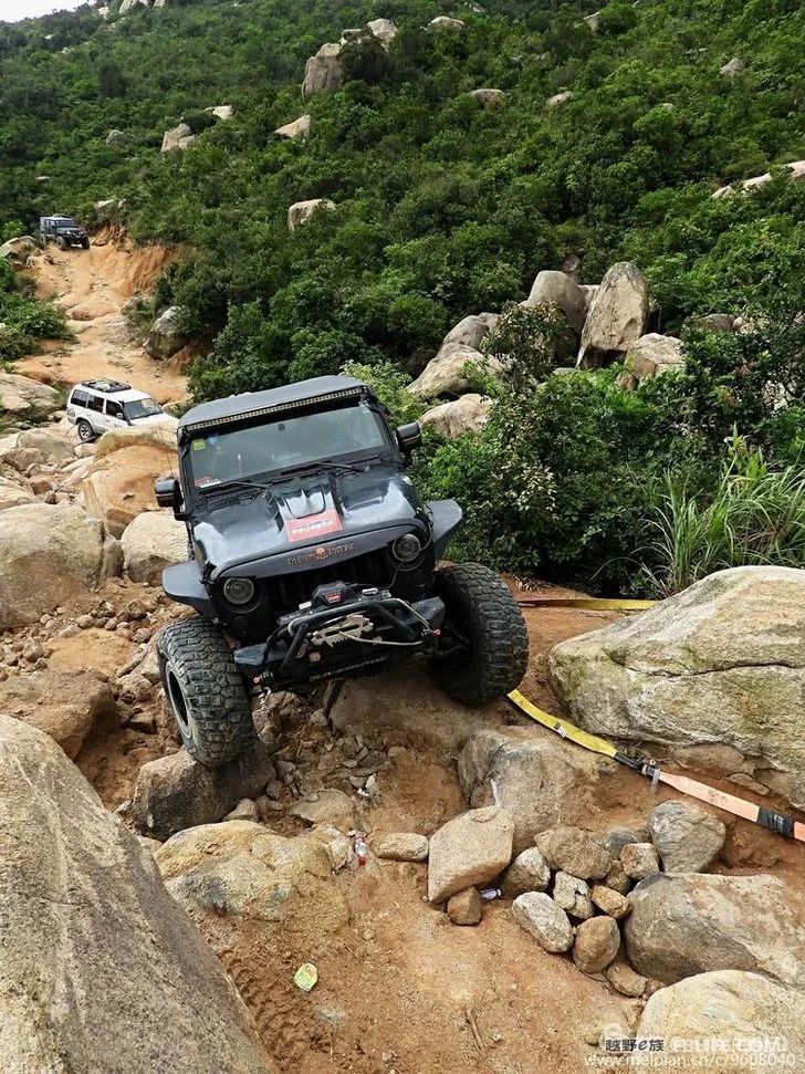 激情浪琴湾越野英雄路豪杰毁车冢