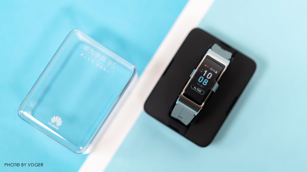原创时尚与实用兼得华为手环b5运动版体验铅石青配色很独特
