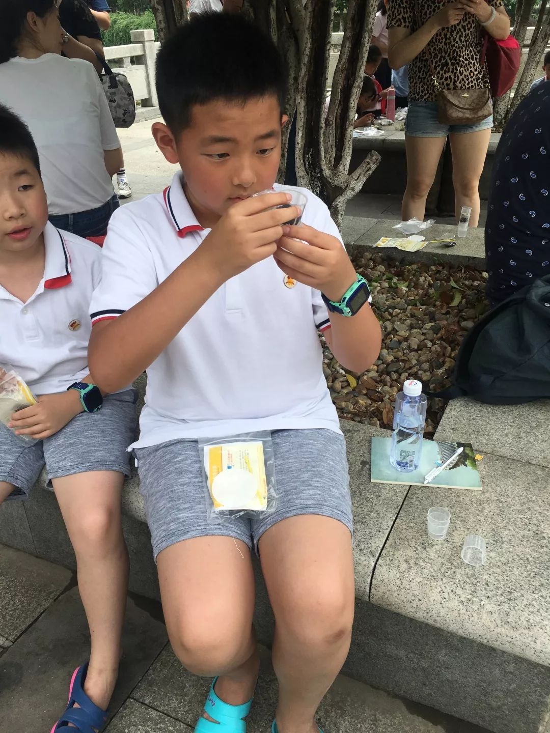 一四班的雏鹰假日长江小队的十四名成员:张醴方,佘睿昊,张钰博,殷颢齐