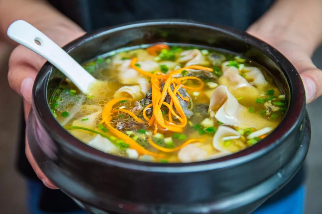 每一款都是玩乐酱心尖儿上的美味◆◆药膳乌鸡抄手◆◆乌鸡汤 抄手,花