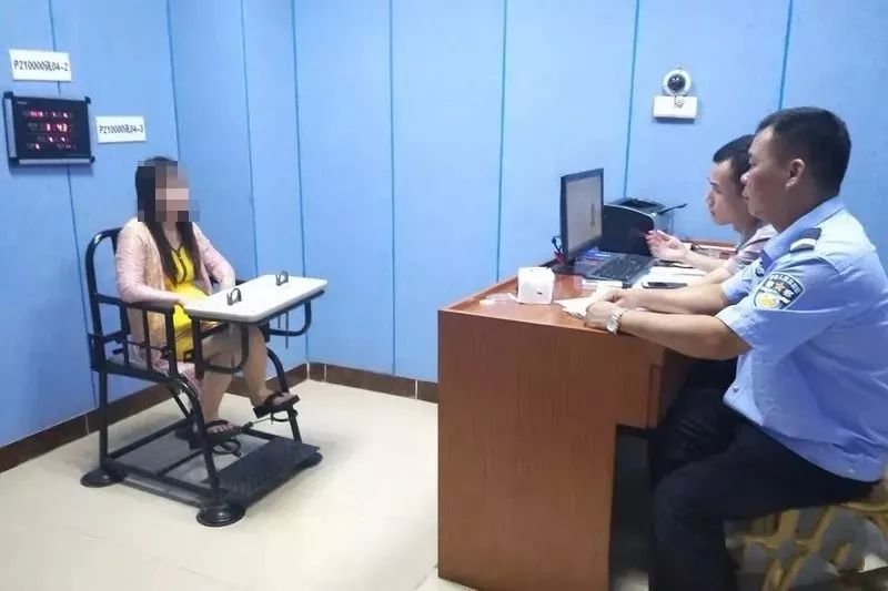 河源2间涉黄场所被捣毁现场带走14名男女