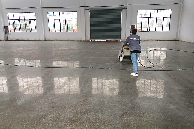 租个新厂房,聪明老板进场都先做——水泥地面硬化!