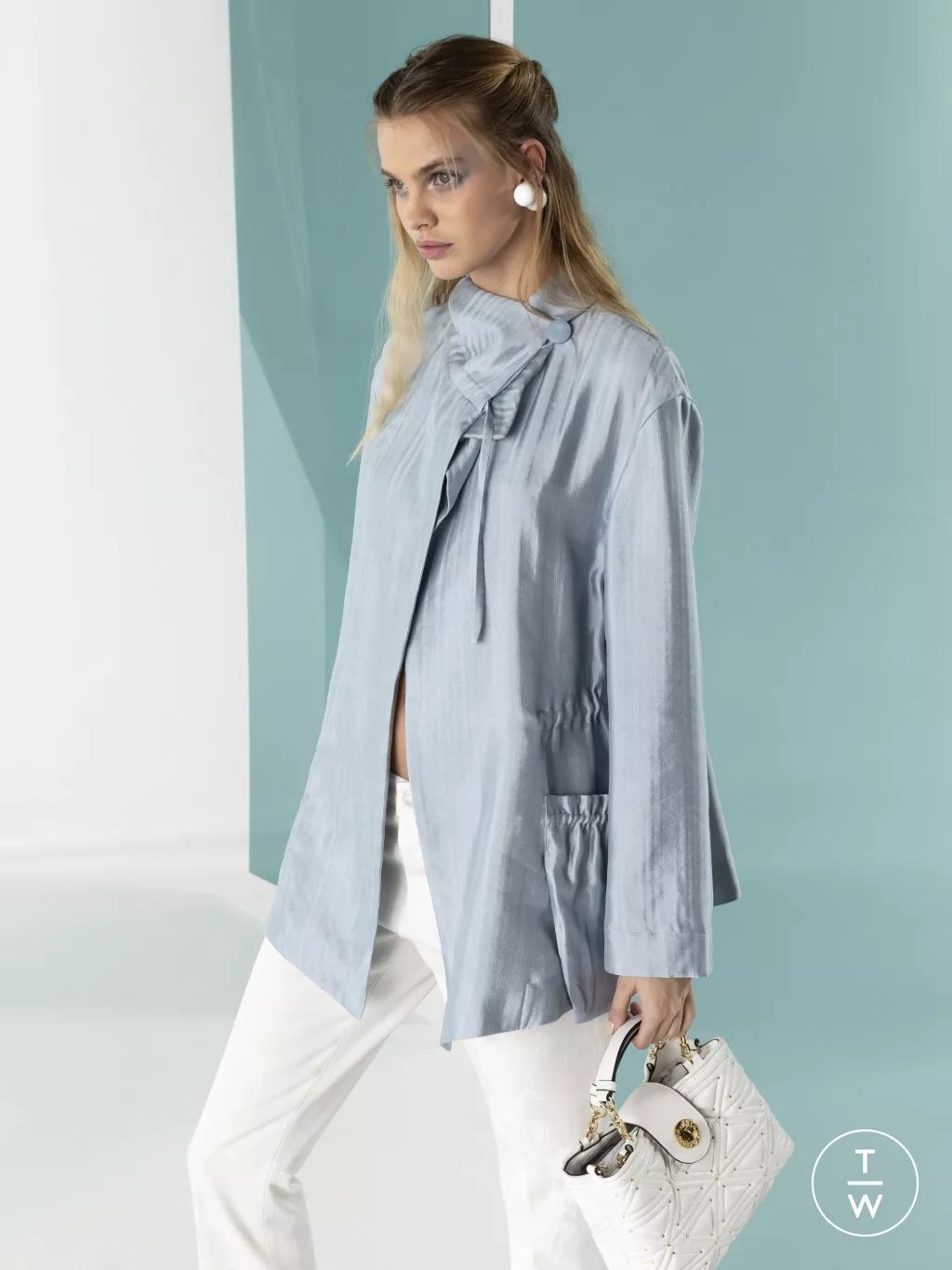 2020年的春夏流行色温柔清水蓝