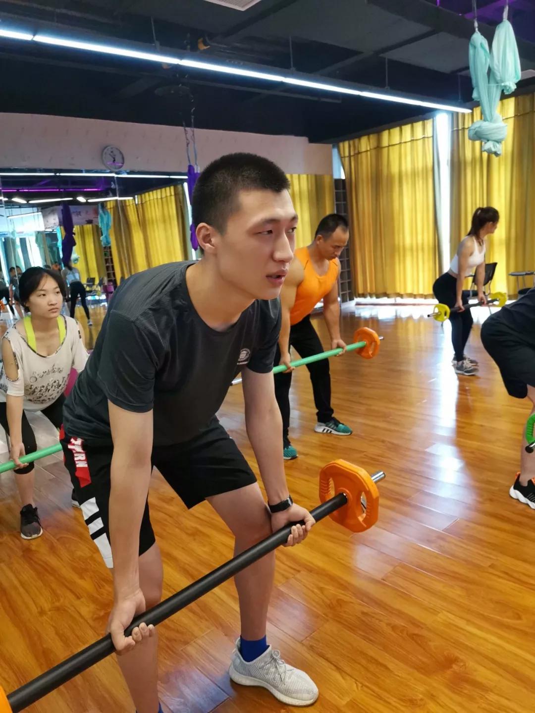 乐体水果趴健身学院学员随记青春无问西东