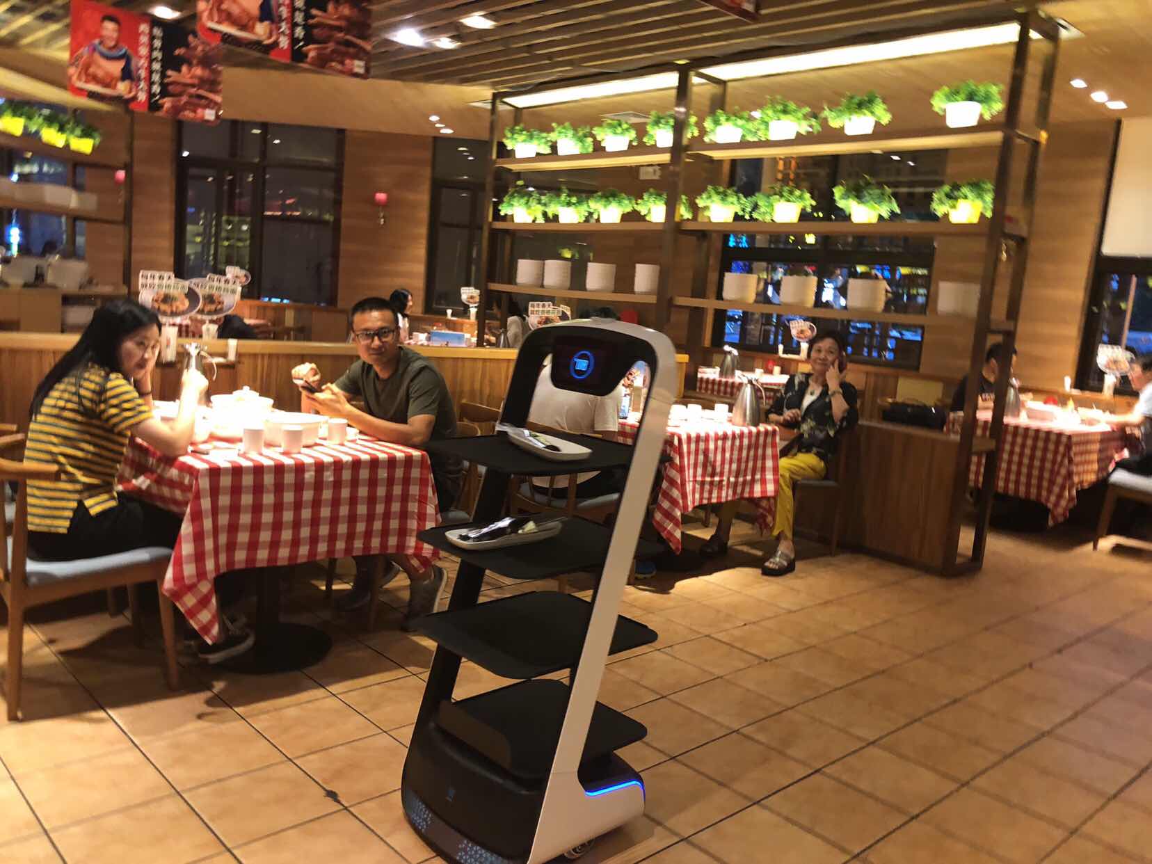 杭州机器人餐厅图片