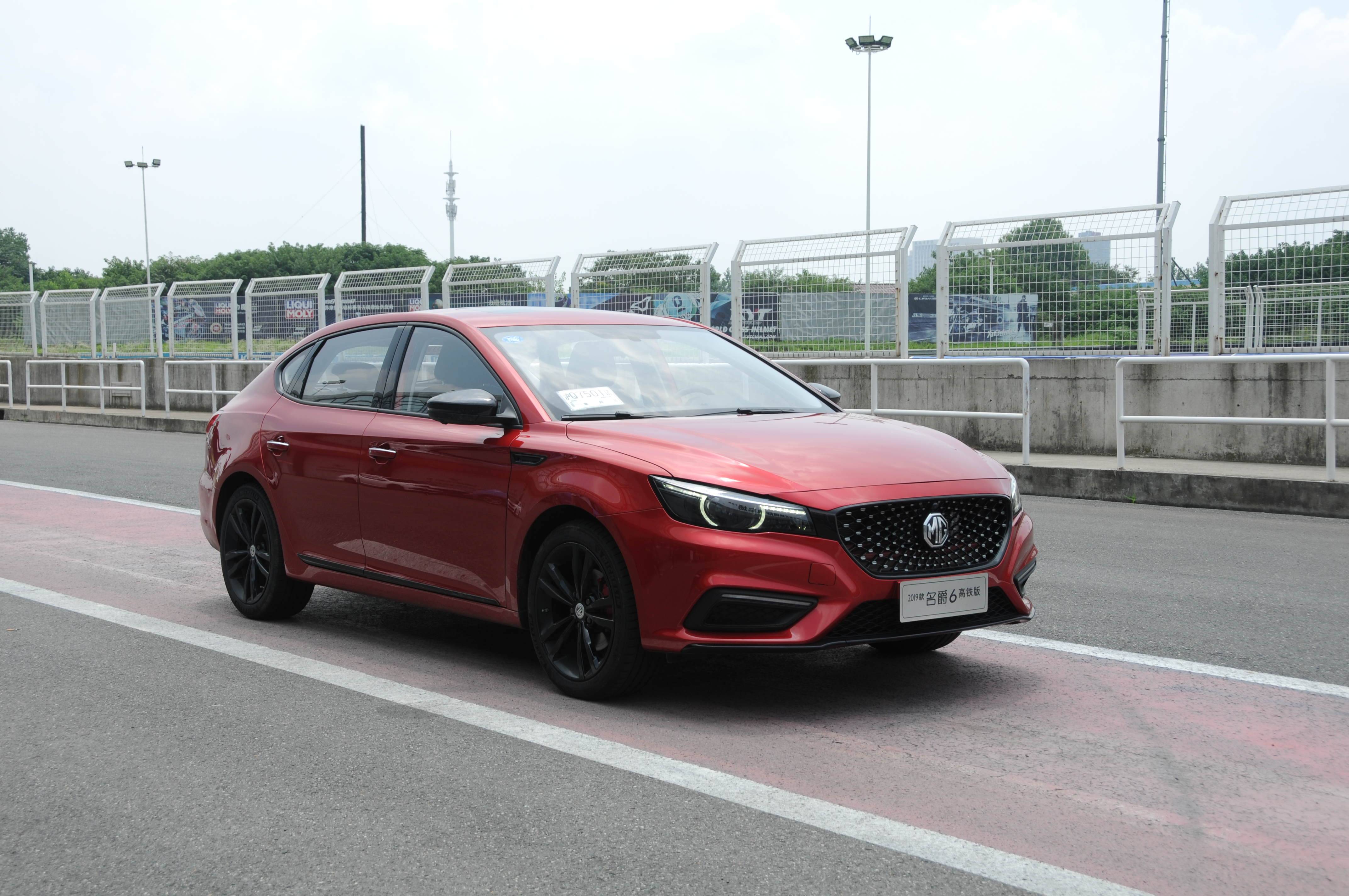 7秒破百的手动档能有多强?赛道试驾名爵6高铁版