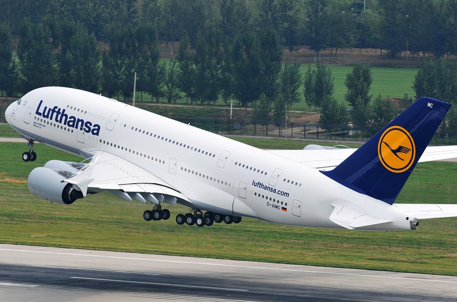 除了欧洲空客和美国波音之外,还存在着另一股航空势力,这就是中俄.