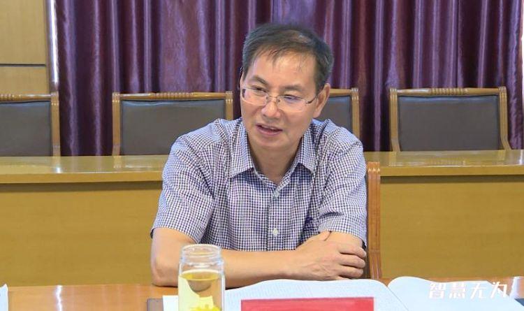 奚南山主持召开全县四送一服暨一企一组一策工作调度会