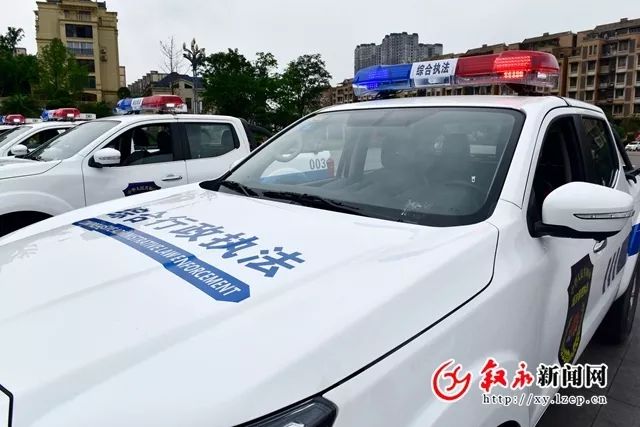 县综合行政执法局执法用车,均按照住建部要求统一标志标识:车辆标识