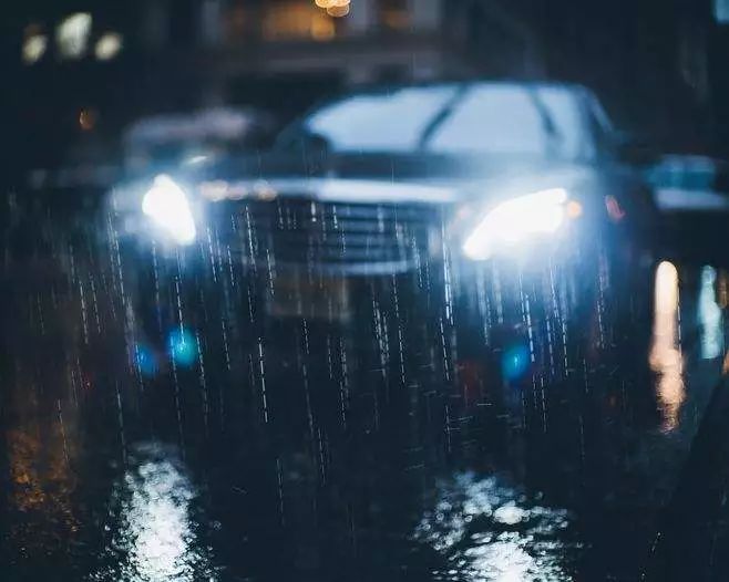 懒人汽车提醒下雨天与安全行车更配哦