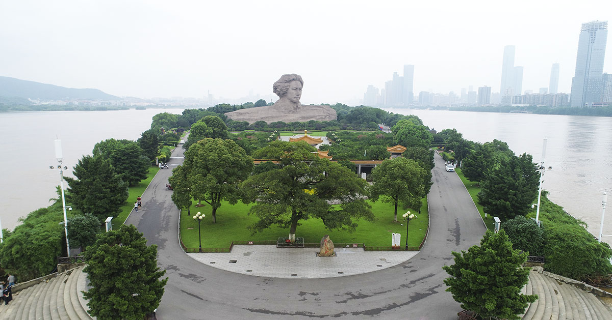 航拍橘子洲:洲上道路恢复往日整洁