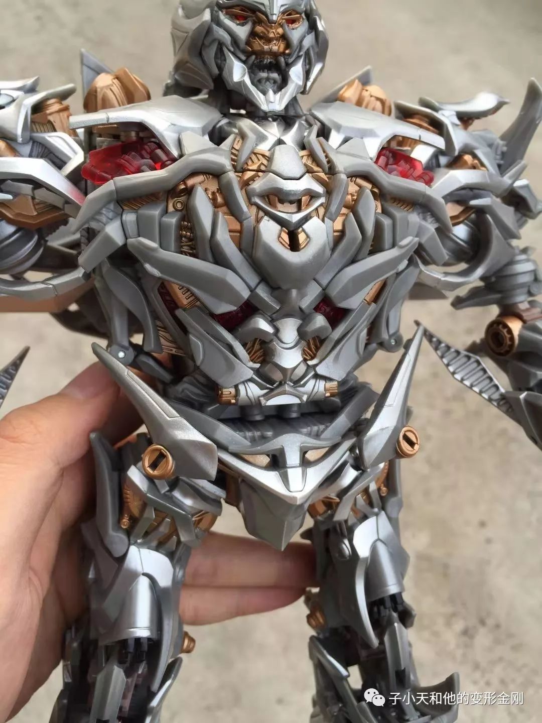 【评玩具】子小天:硕函测评《变形金刚 mpm08 电影威震天,12年后,你