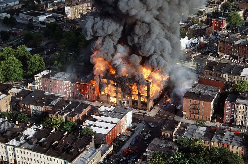 纽约大停电9万户居民断电时代广场全黑mta全停恰逢1977年纽约大停电42