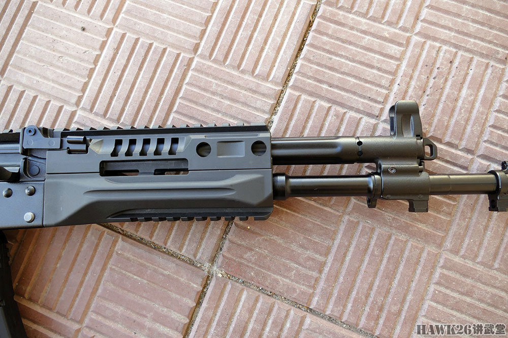 ak-12表演"金鸡独立"俄罗斯军队新一代步枪平衡性令人称赞