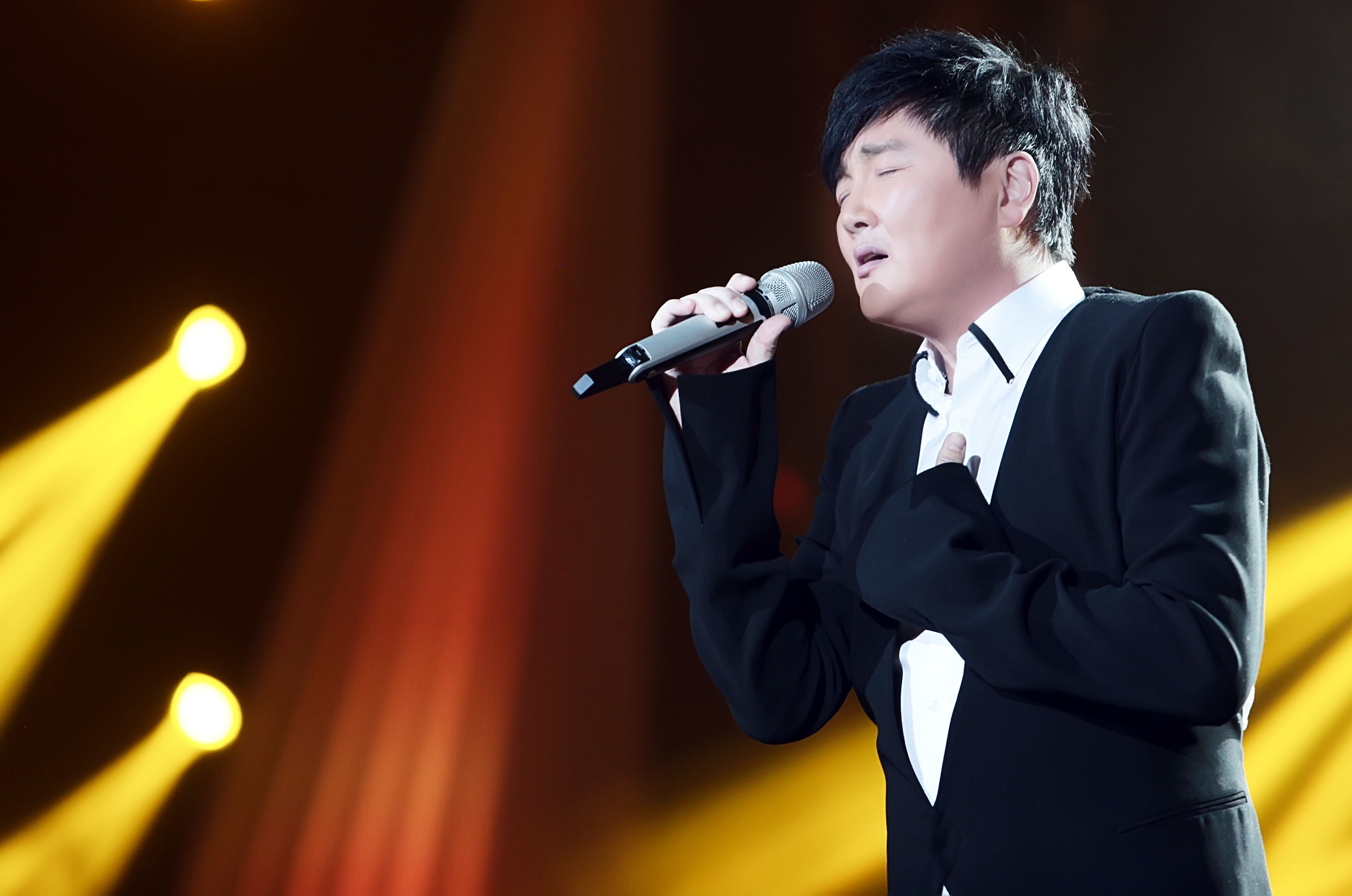 孙楠夫妇送女儿去学校事件发酵,网曝学校违规招生!