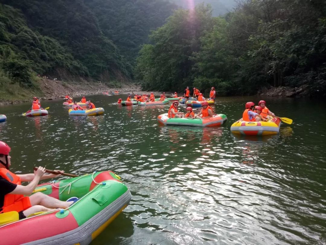 在热到脑壳发昏的绵阳你与浪人只差一个价格不过百的清沟漂流