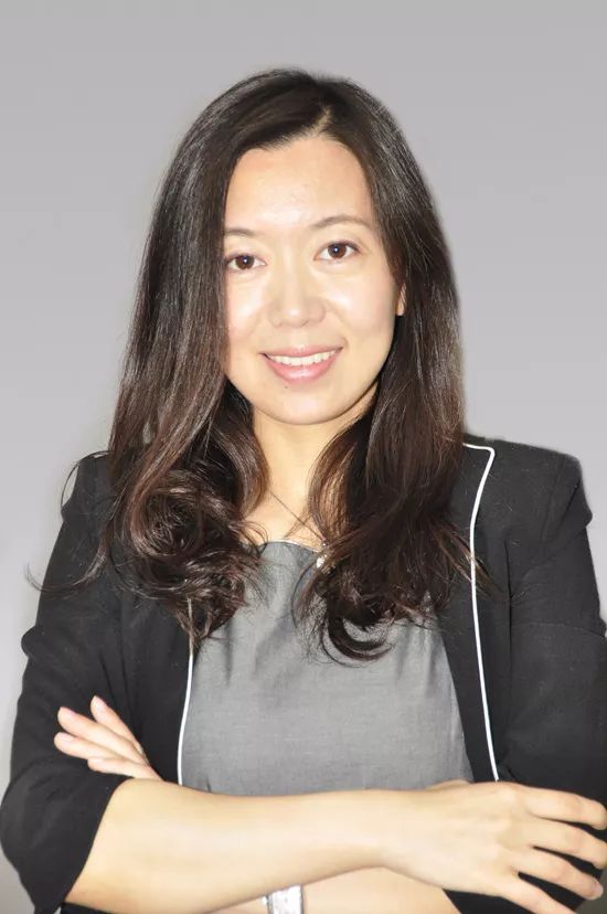 董秘于莉属于地道的董秘出身,一直以来从事的职业都是和董秘有关的