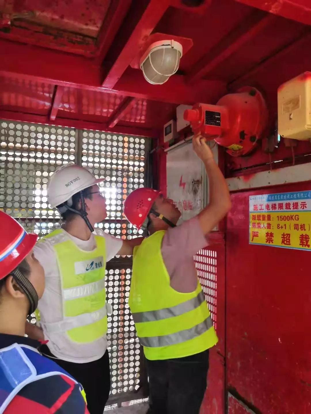 施工升降机安全检查塔吊安全检查电梯井防护门安全检查消防安全检查"