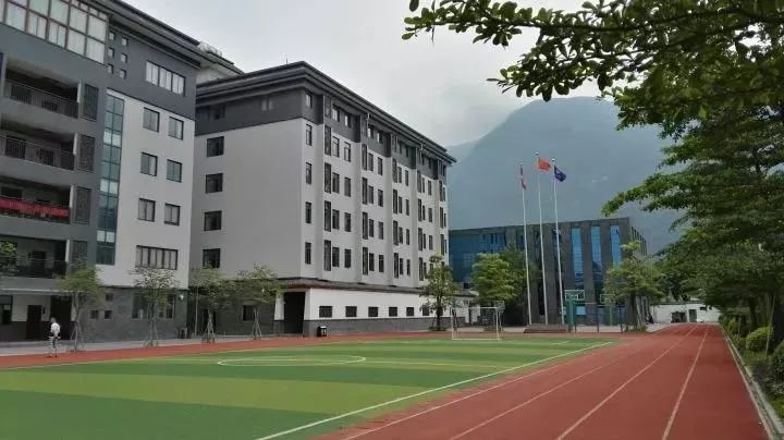 华伦中学两大校区概况一网打尽!