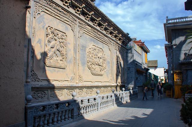 這片由清真寺,教坊和商業,生活街區組成的地方,既能觸摸到歷史的滄桑