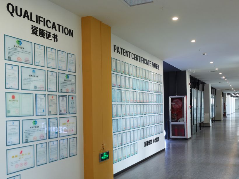 资质证书墙成立多年来,三维海容始终将"超前研发,匠心智造"视为企业的