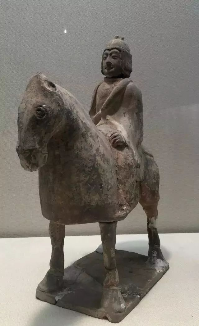 北齐开国皇帝高洋墓的陶俑和壁画