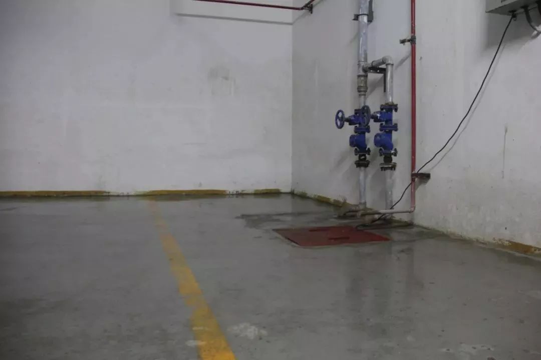改造前vs改造后改造前:小区污水泵年久失修,地下车库渗水严重6.