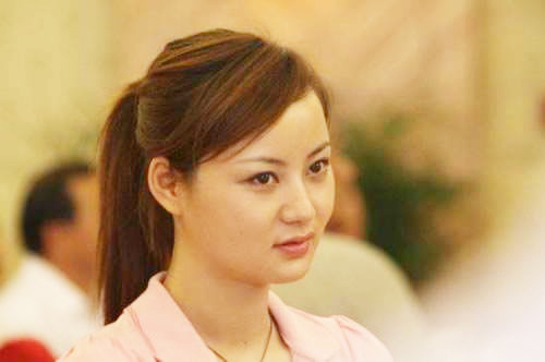 另外,陈艳楠与香秀追求者也比较多,李大国刚开始的时候被安排相亲,也